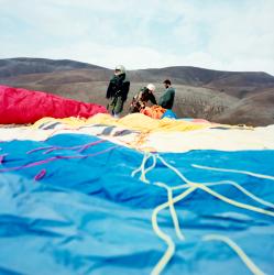 Paragliding women in Iran by Latzel Marc