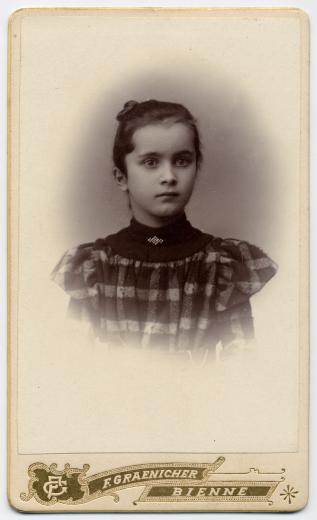 Hélène Wartmann, 8 ans by Graenicher F.