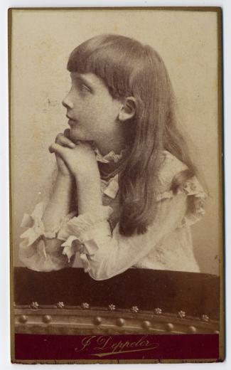 Fanny Greppin-Bloesch, 8 ans (1878-1967) by Deppeler J.