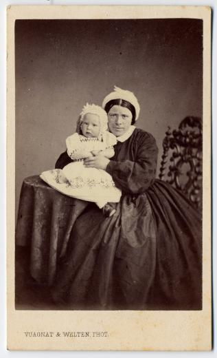 Elisa Bührer-Heusler (1864) enfant by Vuagnat & Welten