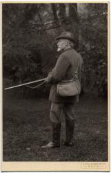 Albert Schwab-Boell (1828-1915) en habit de chasse, de profil vers la gauche by Vollenweider Emil