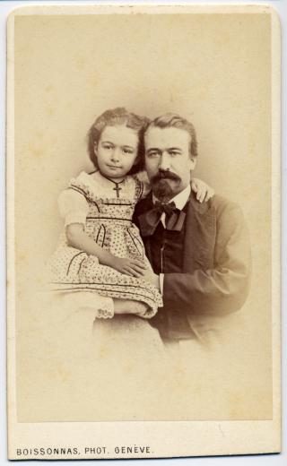 Alfred Schwab (1844) avec sa fille Léonie by Boissonnas Fred