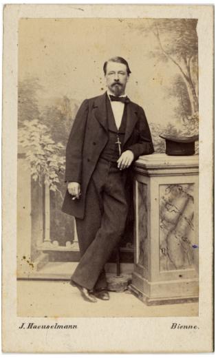 Gustave Schwab-Bloesch (1830-1867) stehend, die Linke aufgelehnt by Haeuselmann Jakob