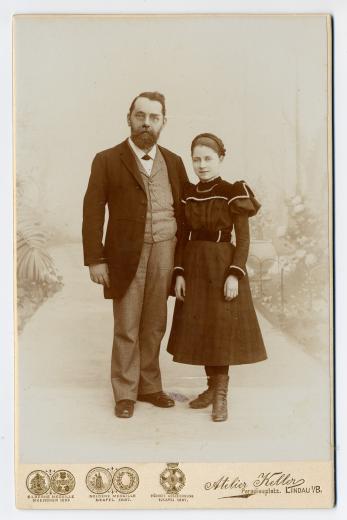 Georg Wartmann mit Tochterchem Anna by Keller M.