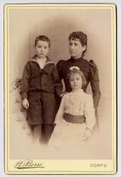Tante Barbara Wartmann-Toole avec ses enfants by Borri B.