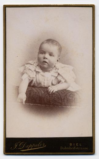 Portrait de bébé by Deppeler J.