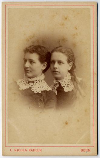 Deux femmes by Nicola-Karlen Emil