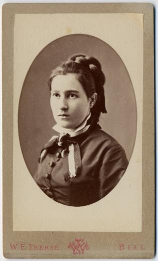 Portrait de jeune femme inconnue by Frehse Wilhelm Emil