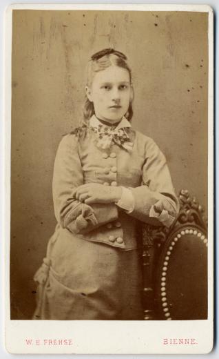 Portrait de jeune fille inconnue by Frehse Wilhelm Emil